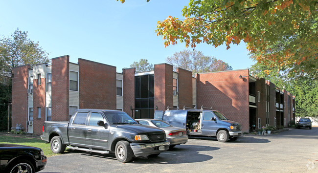 Primary Photo - Sherwood Apartments