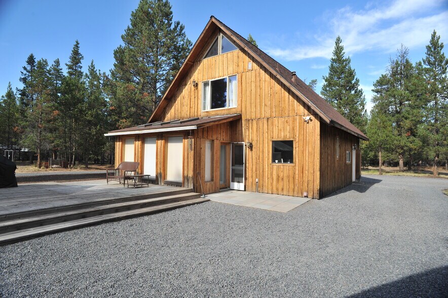 Building Photo - 15871 Deedon Rd