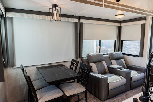 Building Photo - Turn-Key Park Model in Yuma Foothills – Fu...