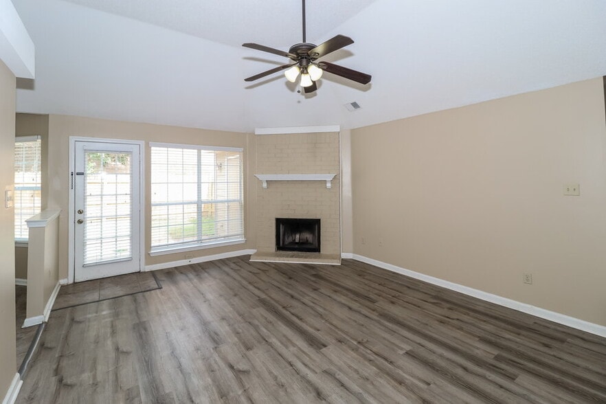 Building Photo - 1172 Jessica Lauren Dr