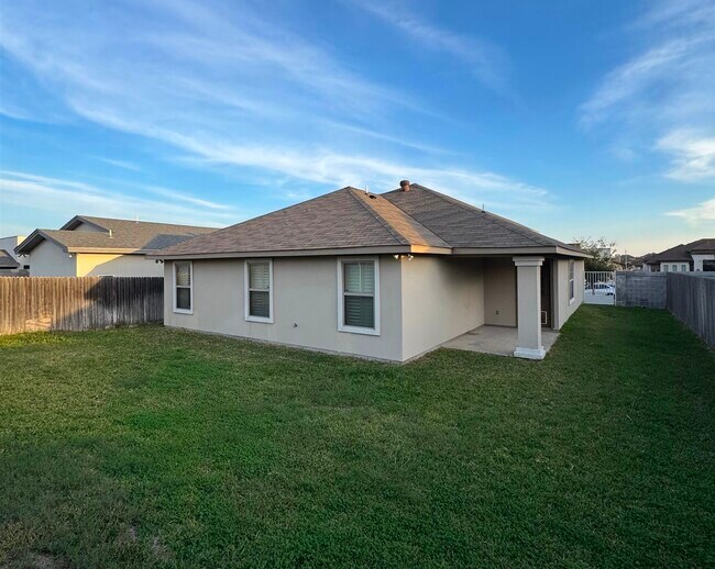 Building Photo - 212 Sandhill Oak Dr