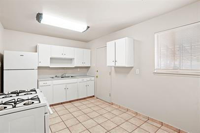 Building Photo - 4908 Royal Dr