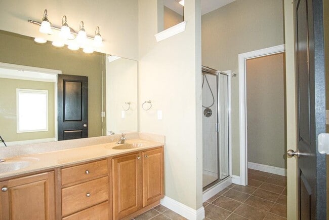 Building Photo - 5720 Pine Oak Dr NW