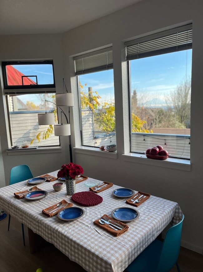 Building Photo - Welcome Home to Terrace View!