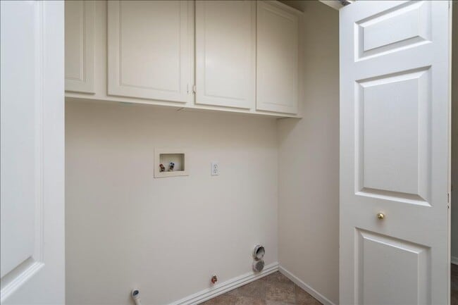 Building Photo - IMMACULATE 2+2 VALENCIA TOWNHOME!