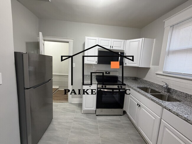 Building Photo - 2915 Burroughs St