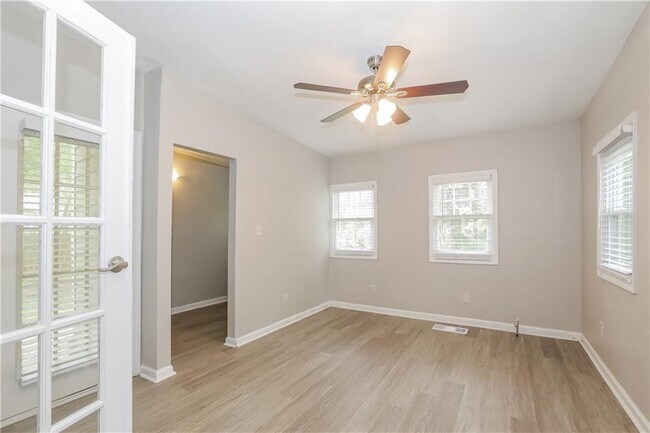 Building Photo - 442 Sherwood Oaks Rd