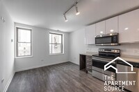 Building Photo - 940 W Winona St