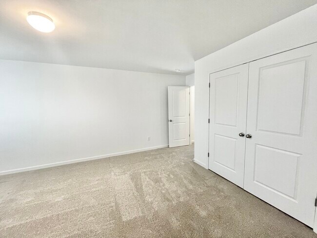 Building Photo - 3 br paired home with loft, minutes from I-77 I-40