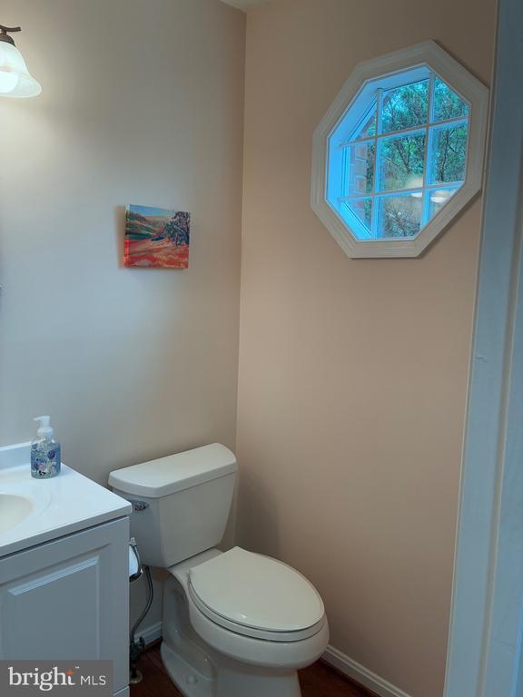 Building Photo - 7209 Lake Cove Dr