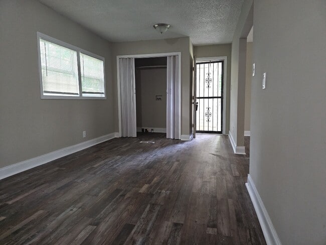 Building Photo - 2407 Medaris Rd NW