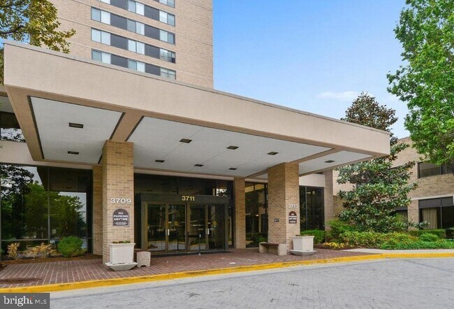 Building Photo - 3709 S George Mason Dr