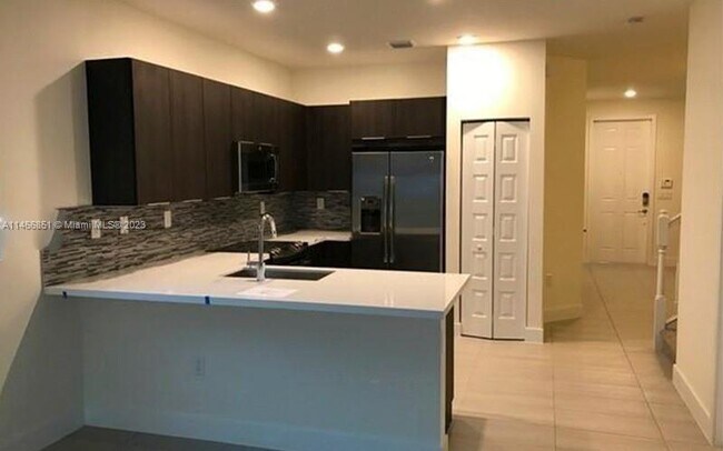 Building Photo - 8878 NW 103rd Ave