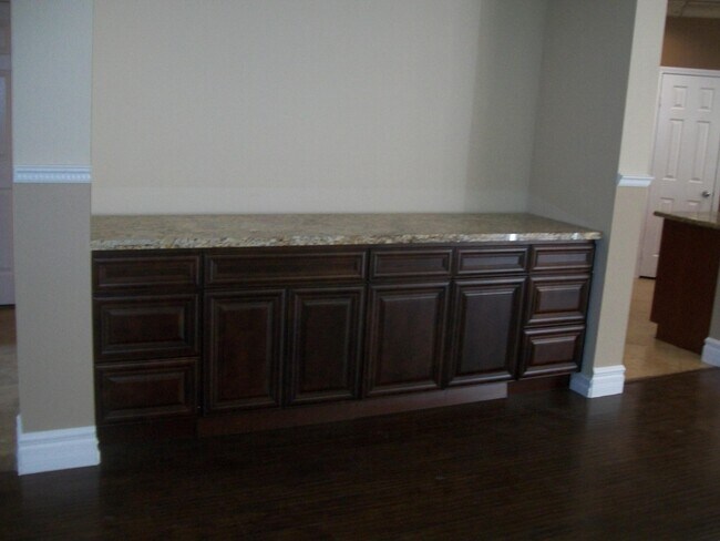 Building Photo - 38227 Lone Tree Ct