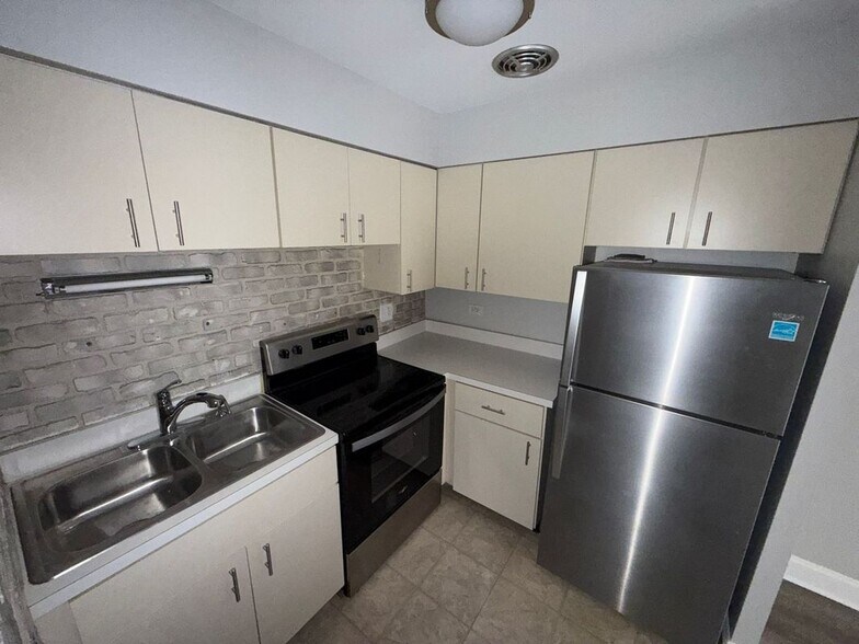 Building Photo - 744 W Gordon Terrace