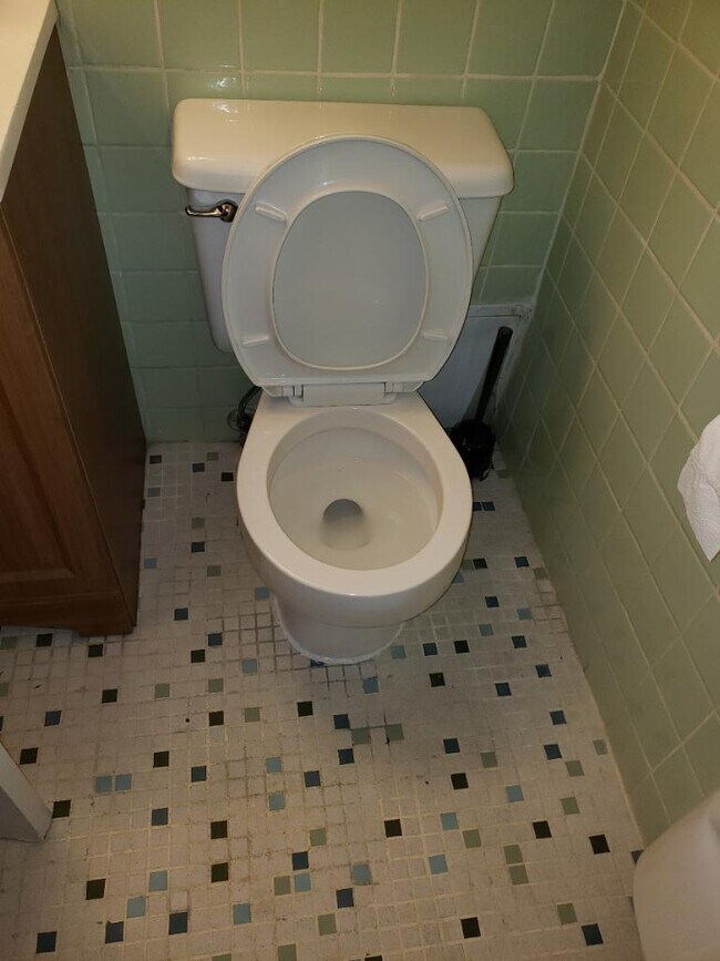 Building Photo - 922 24th St NW