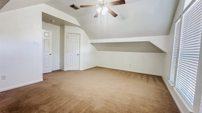 Building Photo - 13433 Hidden Valley Dr