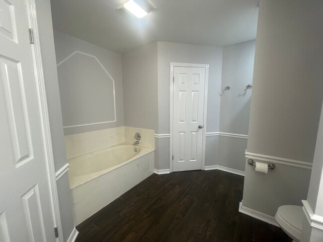 Building Photo - Haughton Beauty with Bonus Room