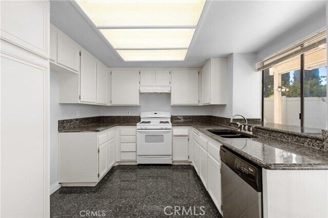 Building Photo - 10694 Independence Ct