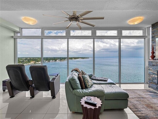 Building Photo - 7200 Sunshine Skyway Ln S