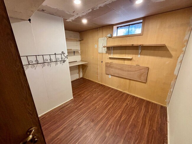 Building Photo - 13815 West Cir