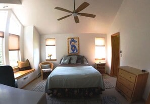 Building Photo - 128 Old Country Ln