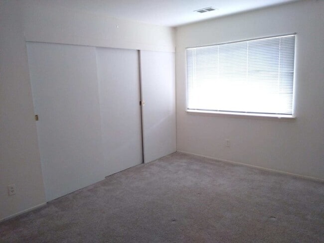 Building Photo - 182 Storm Dr