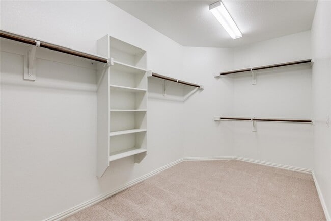 Building Photo - 2408 Griffith Park Dr