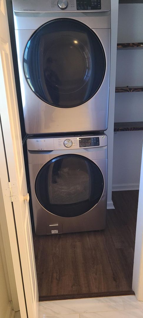 Building Photo - 709 NC-801