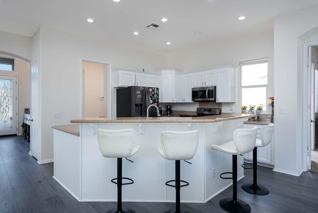 Building Photo - 49534 Lewis Rd