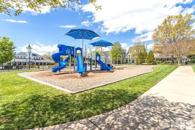 Building Photo - 1133 Pemberly Ave