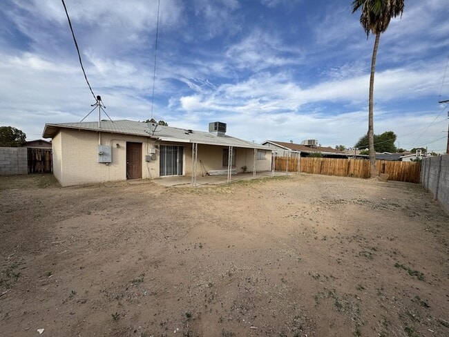 Building Photo - 5517 W Roma Ave