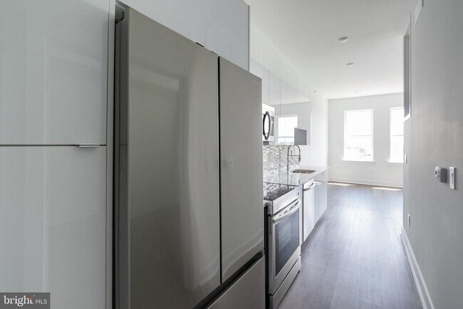 Building Photo - 813 N Broad St