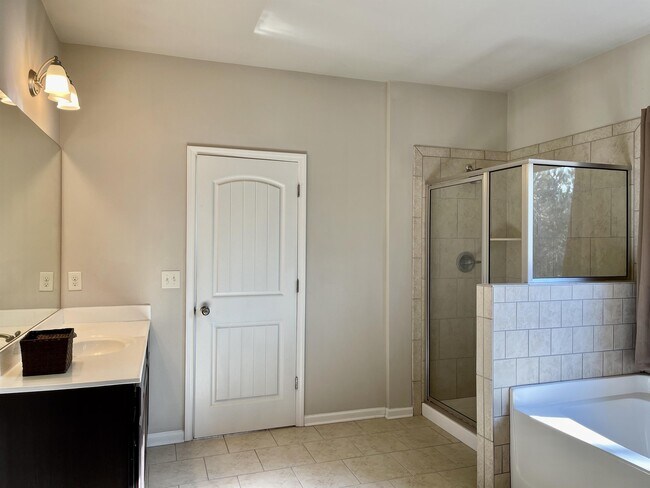 Building Photo - 7260 Silk Tree Pointe