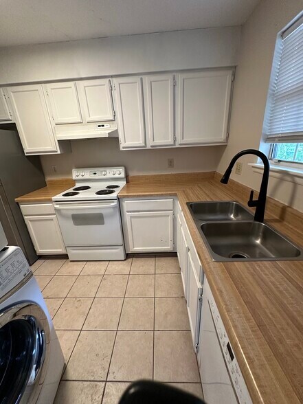 Building Photo - 3350 Heathstead Pl