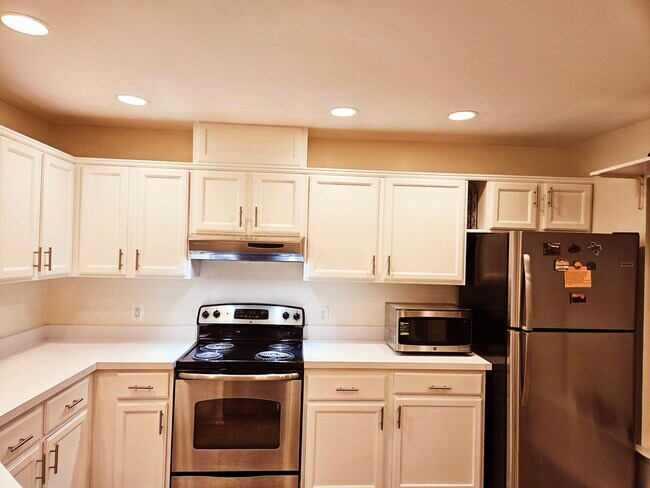 Building Photo - 12024 Country Mill Dr