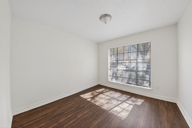 Building Photo - 16122 Cypress Point Dr