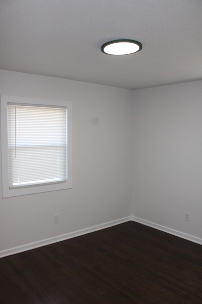 Building Photo - Beautiful 4-bedroom, 3 full baths home located in Independence, MO