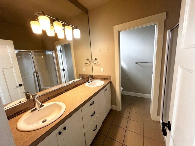 Building Photo - 3 Bedroom Home Across The Street From Villa Sports!!