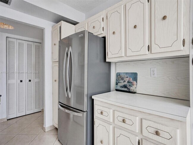 Building Photo - 1833 S Ocean Dr