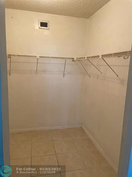 Building Photo - 3900 NW 76th Ave