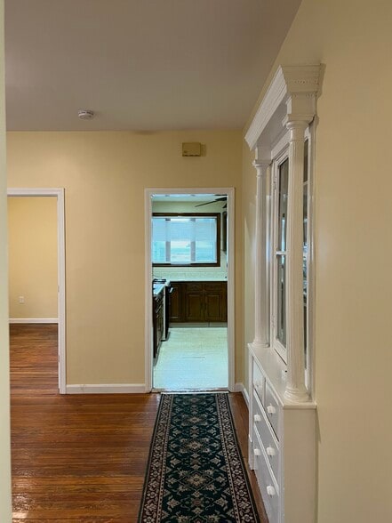 Building Photo - 227 Holland St