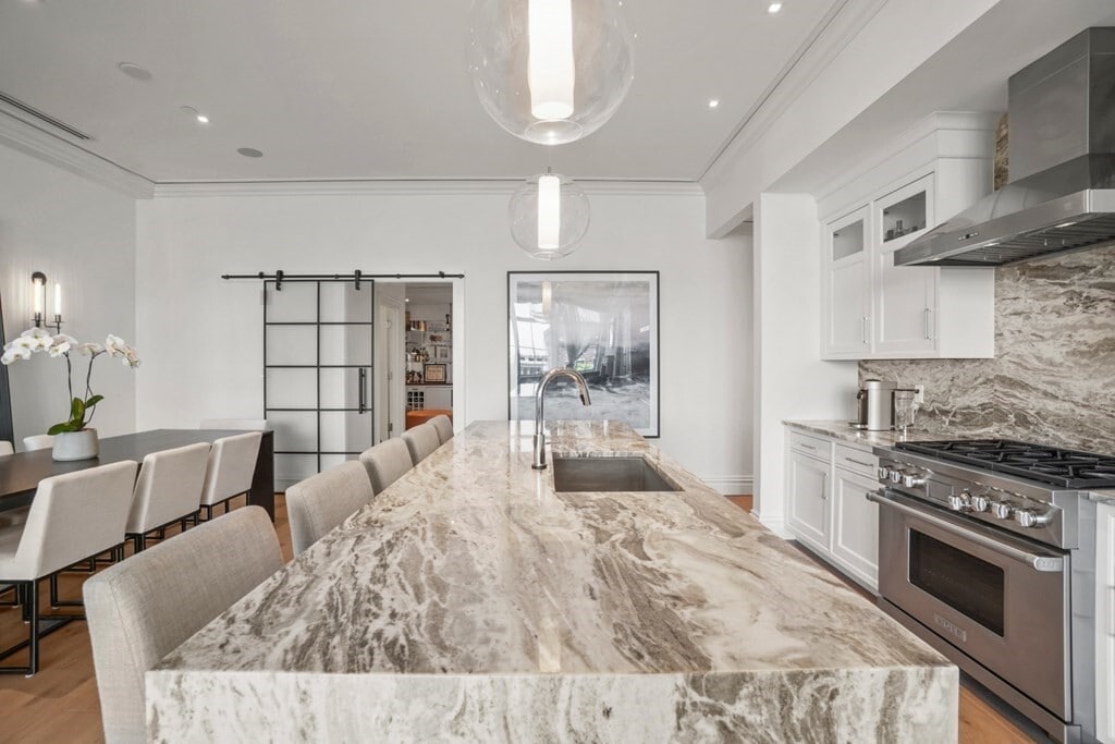 Building Photo - 32 Derne St