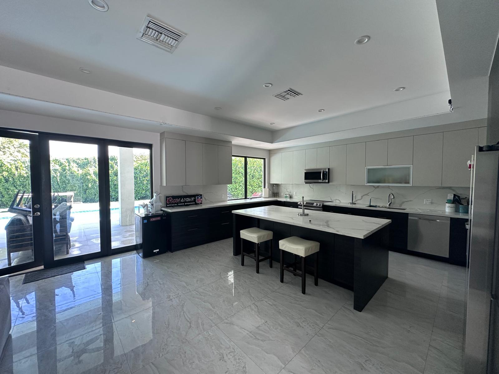 Building Photo - 6422 Coral Way