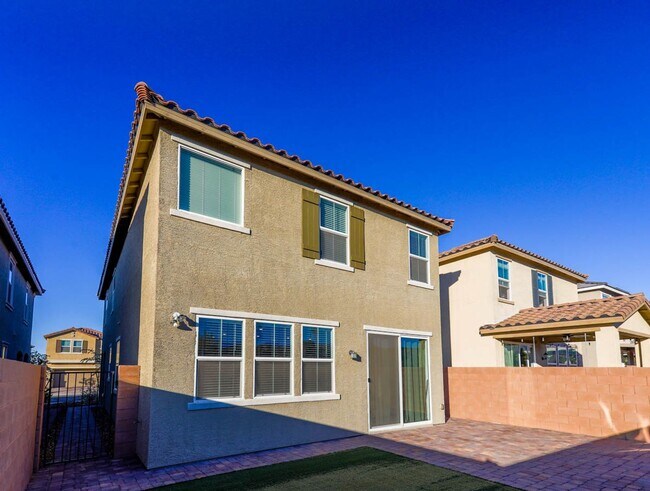 Building Photo - INSPIRADA BEAUTY WITH BED AND FULL BATH ON 1ST FLOOR