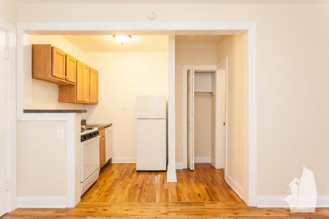 Building Photo - 0 bedroom in Chicago IL 60657