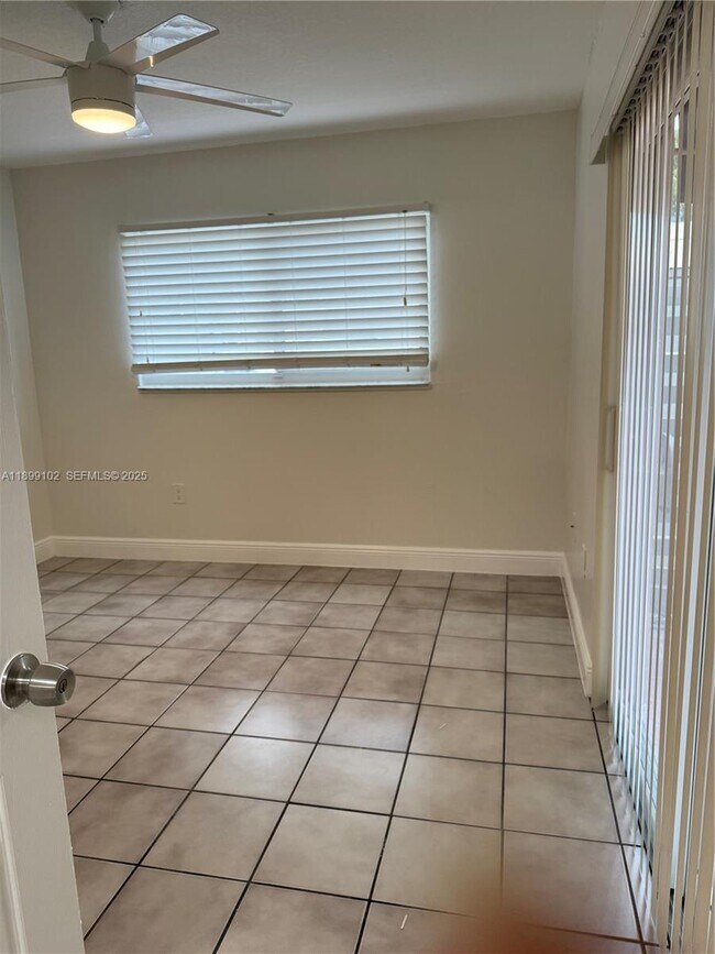 Building Photo - 14362 SW 96th Ln