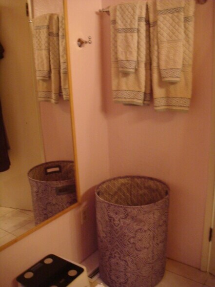 2nd Bathroom Back - 1841 Pool Rd