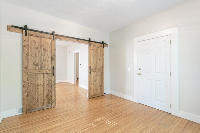 Building Photo - 284 Pearl St