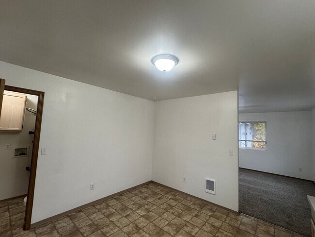 Building Photo - y90312